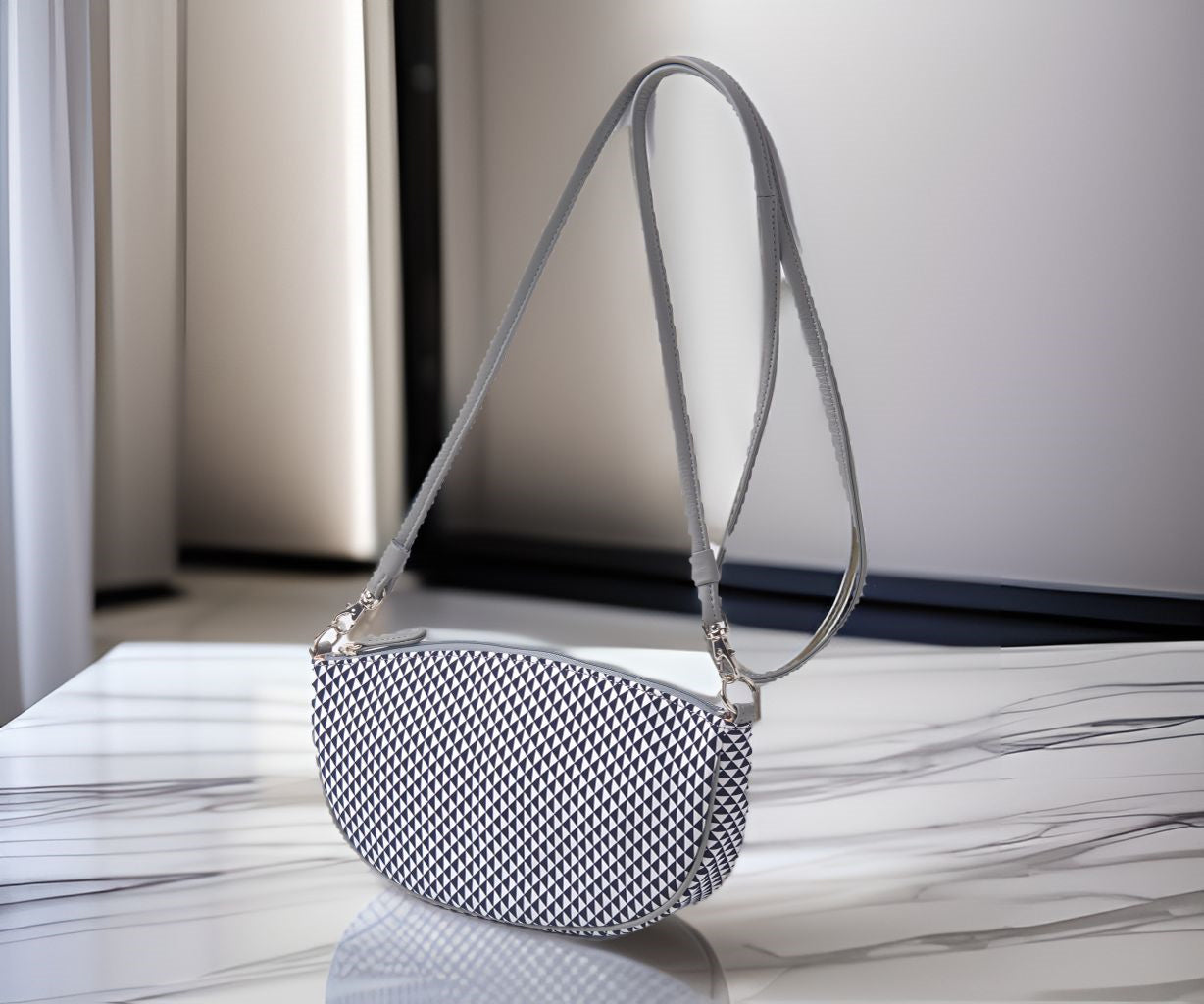 Shoulder pochette, boat-shaped | Navy blue