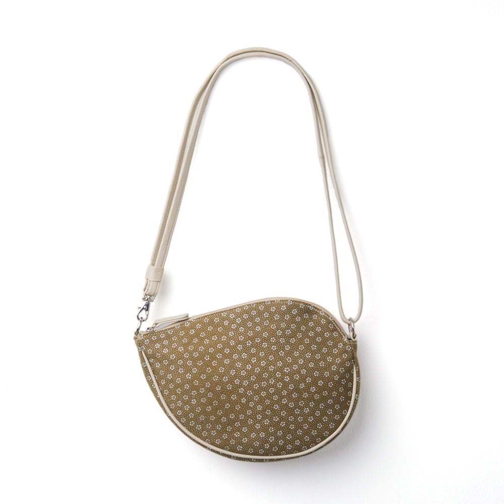 Shoulder pochette in magatama shape | Rikyu brown