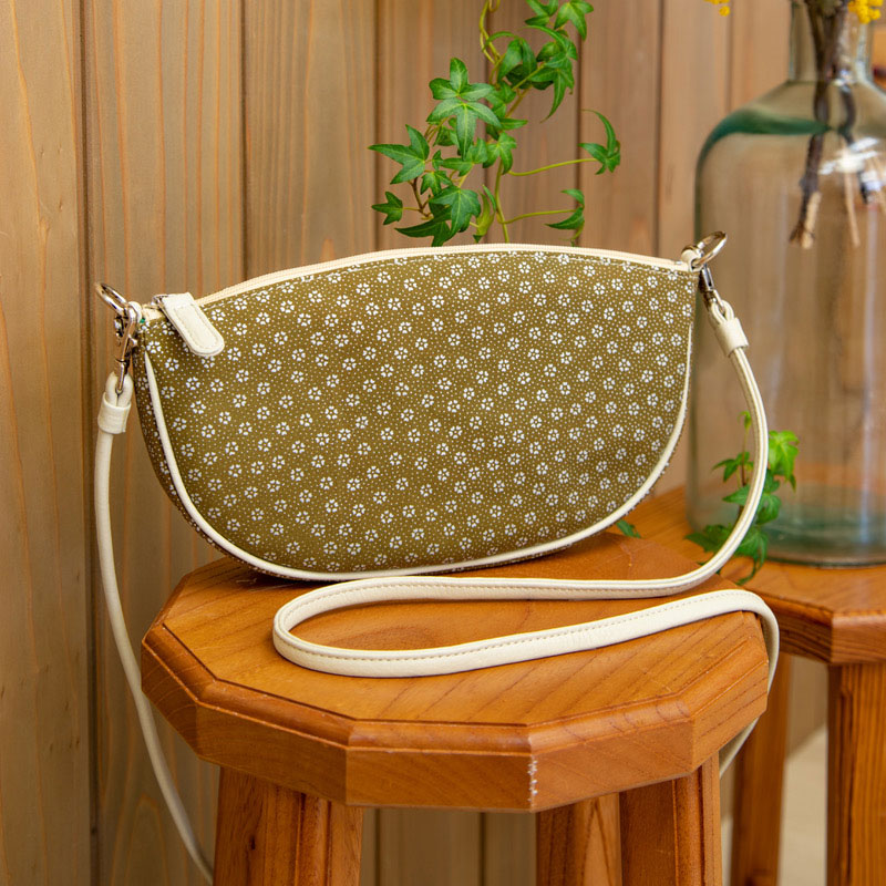 Shoulder pochette, boat-shaped | Rikyu brown