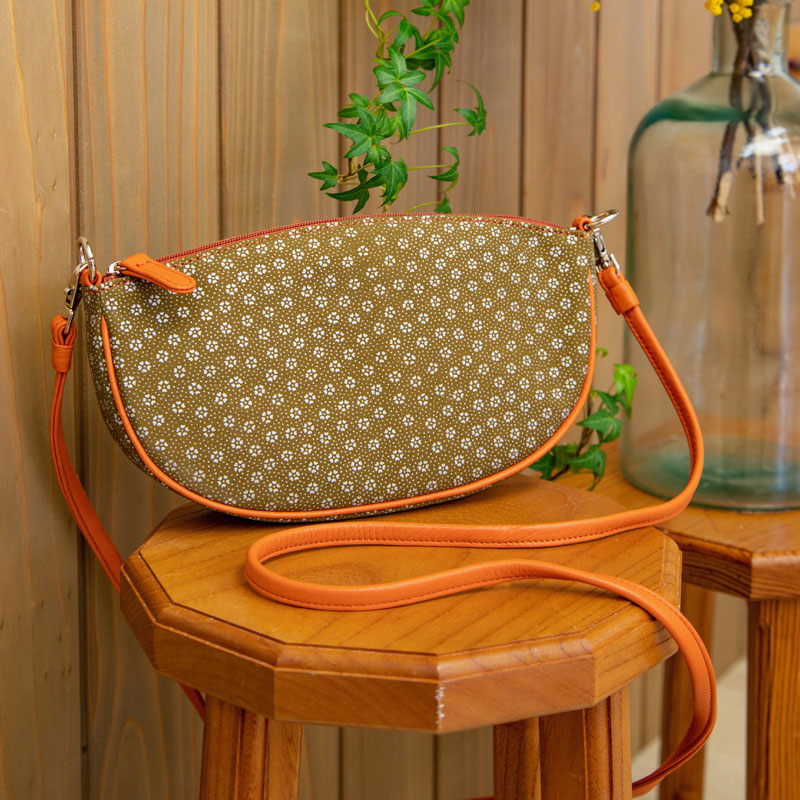 Shoulder pochette, boat-shaped | Rikyu brown