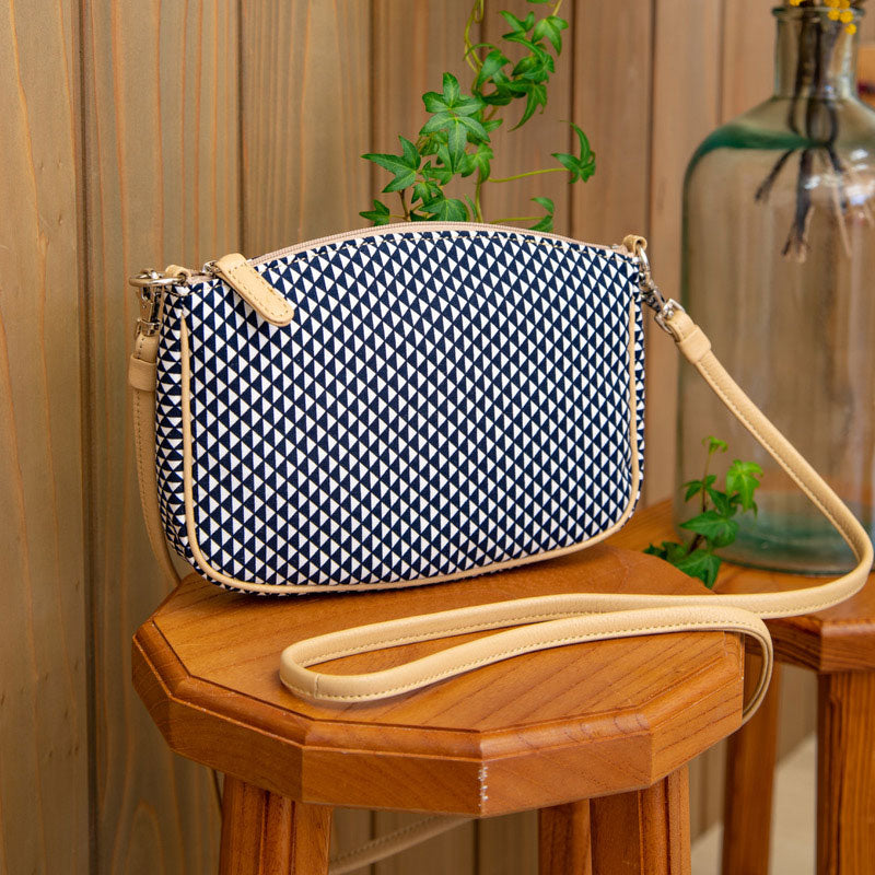 Shoulder pochette mallet-shaped | Navy blue