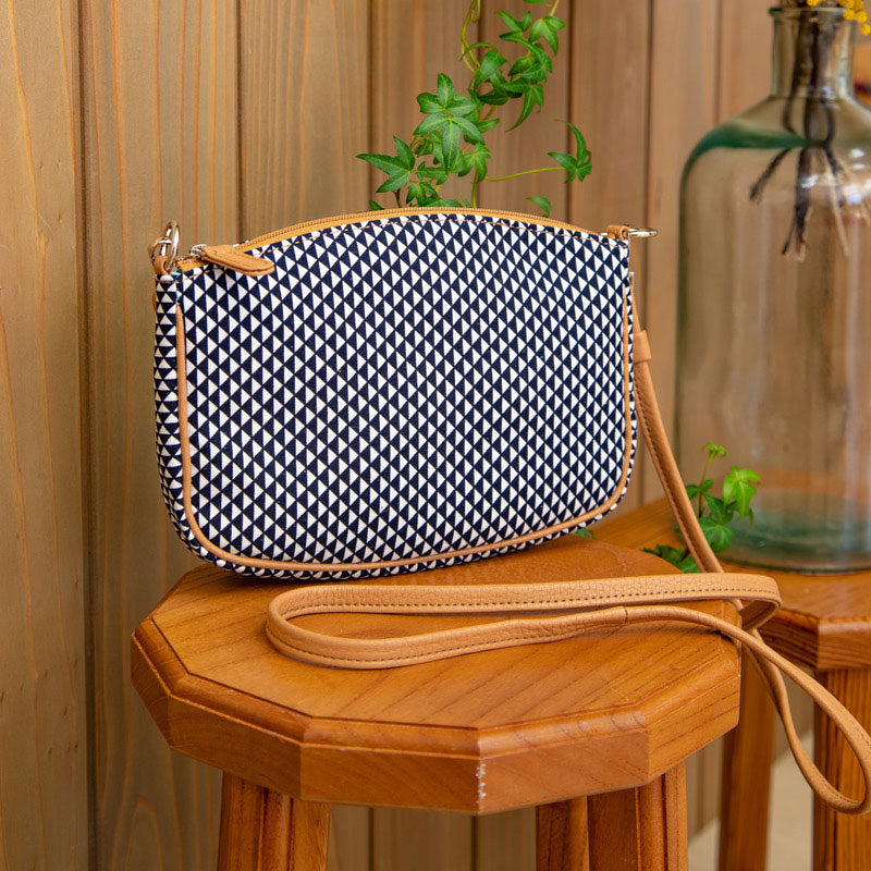 Shoulder pochette mallet-shaped | Navy blue