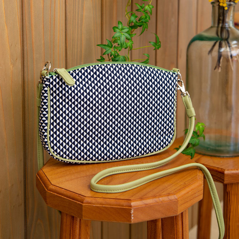Shoulder pochette mallet-shaped | Navy blue