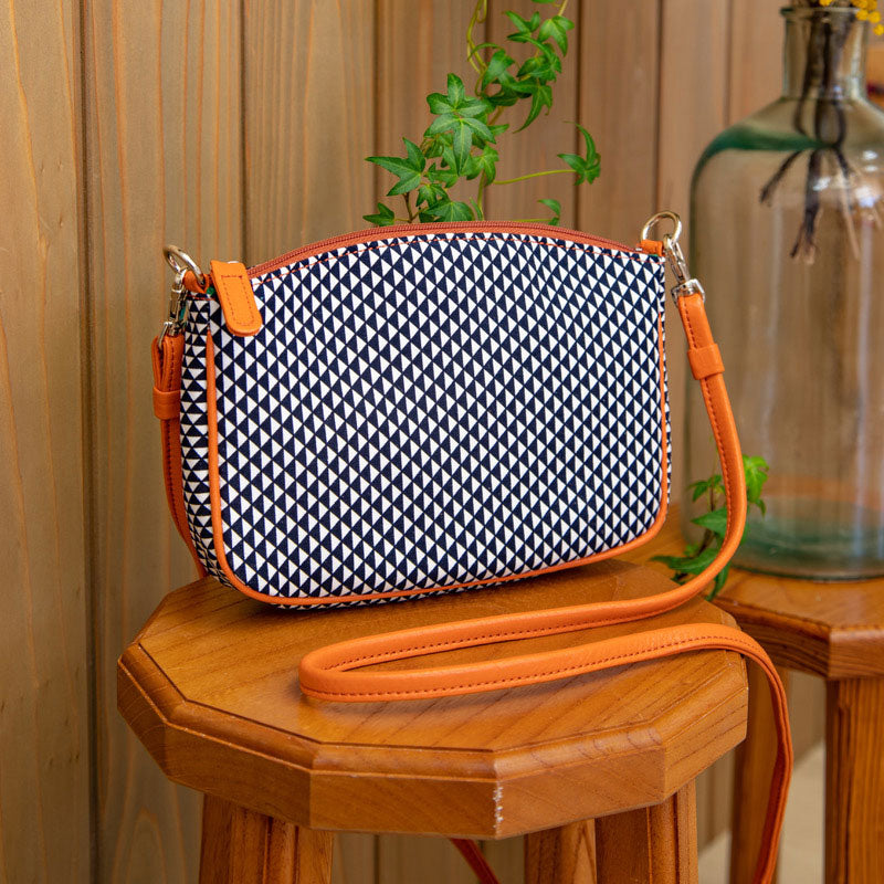 Shoulder pochette mallet-shaped | Navy blue