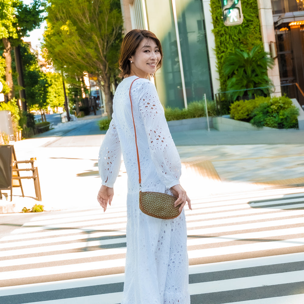 Shoulder pochette, boat-shaped | Rikyu brown