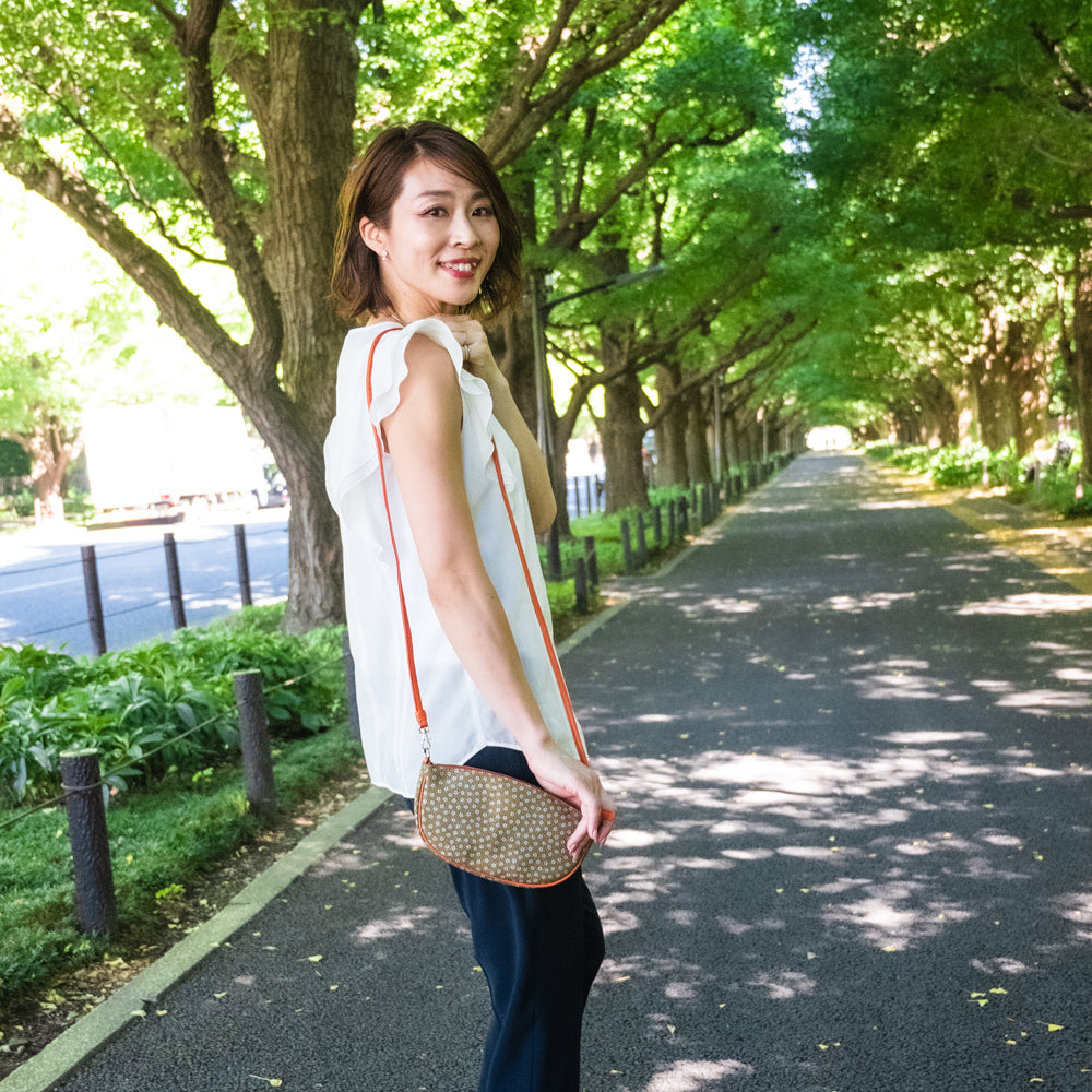 Shoulder pochette, boat-shaped | Rikyu brown