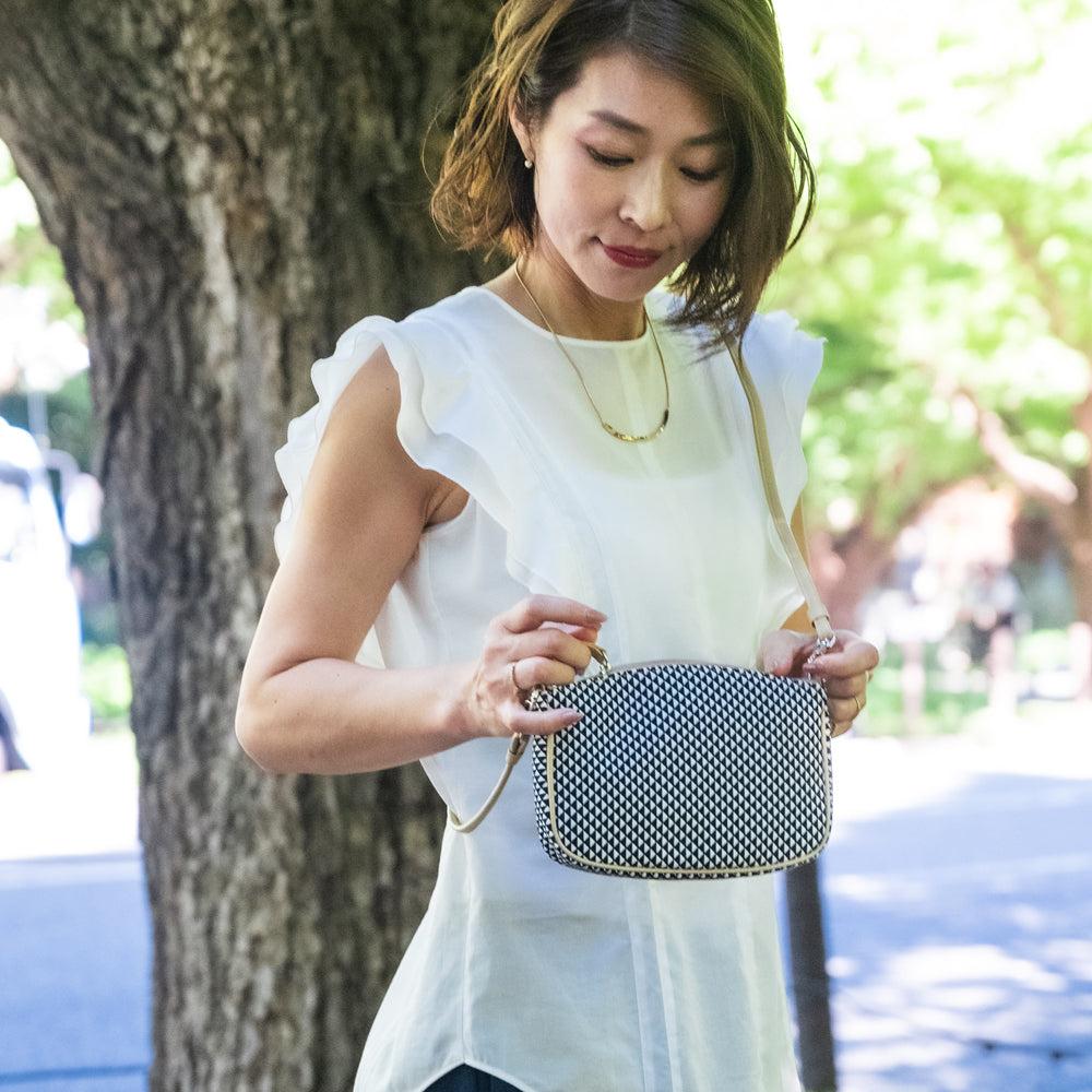Shoulder pochette mallet-shaped | Navy blue