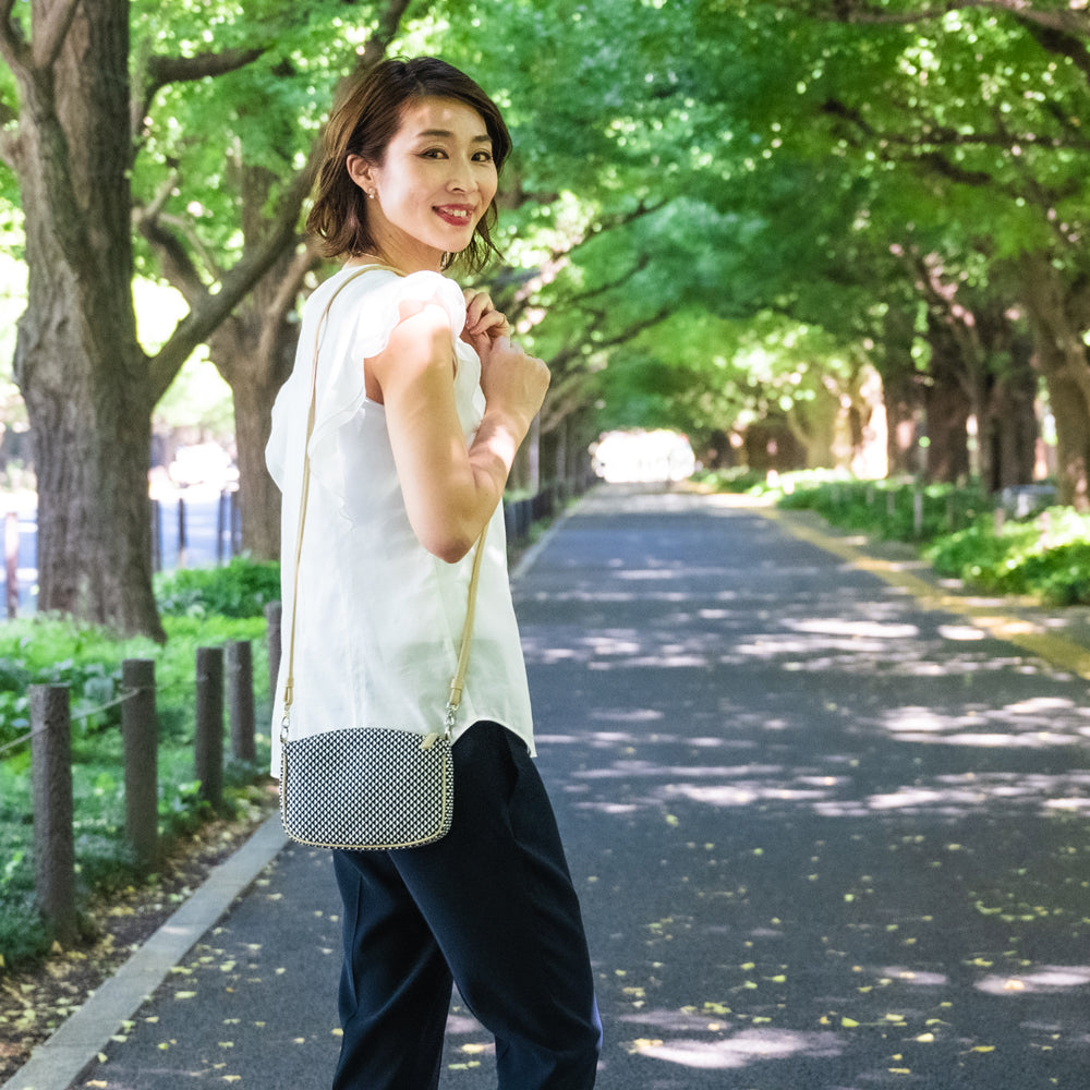 Shoulder pochette mallet-shaped | Navy blue
