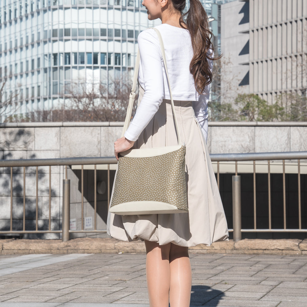 Shoulder bags