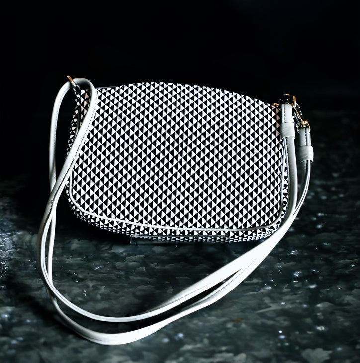 いまミニバッグが旬である理由