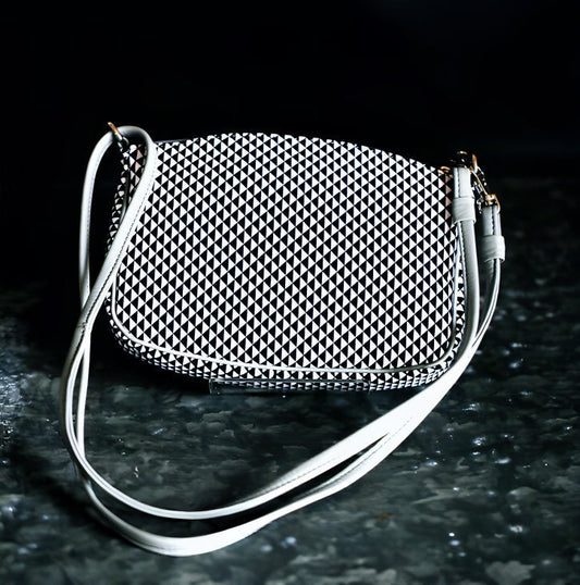 いまミニバッグが旬である理由